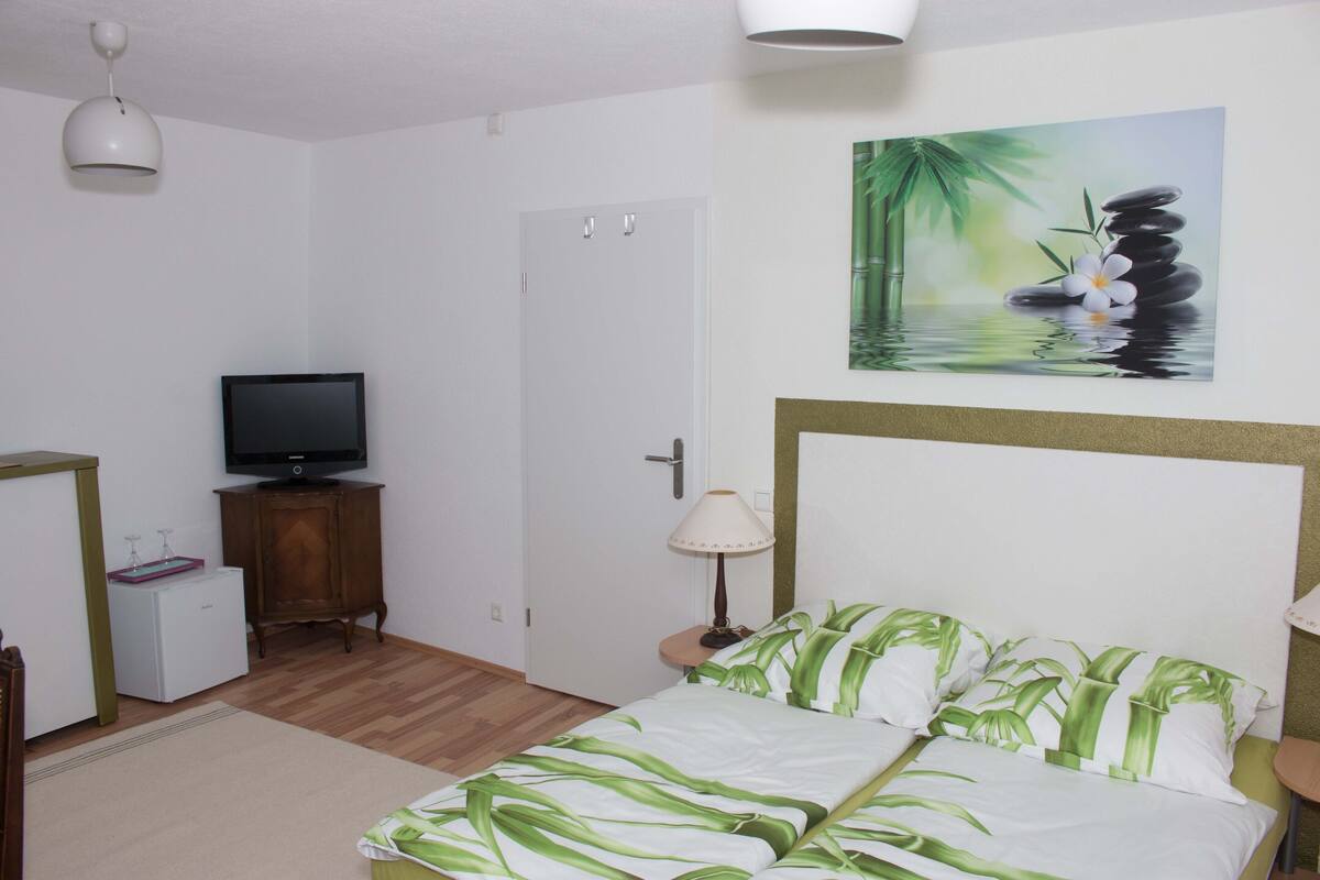 Triple Room, Shared Bathroom | Desk, laptop workspace, iron/ironing board (on request), WiFi (free)