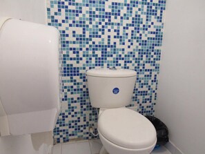 Shower, soap, toilet paper - hostal boutique Nowah (Santa Marta)