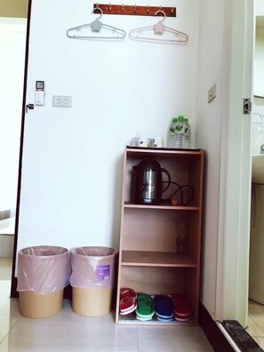 ダブルルーム 共用バスルーム | 客室の設備とサービス