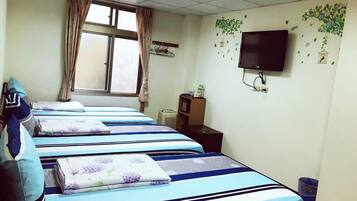 Triple Room | Desk, soundproofing, free WiFi