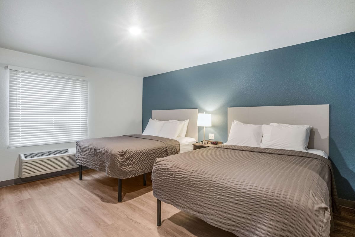 Desk, laptop workspace, free WiFi, bed sheets