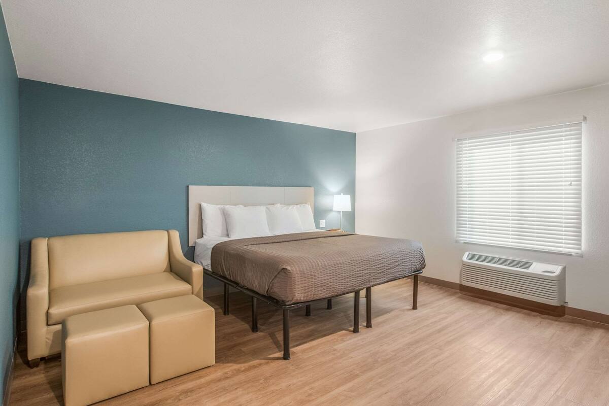 標準客房, 1 張特大雙人床和 1 張沙發床, 非吸煙房 (2 Person Sofa Bed) | 書桌、筆電工作空間、免費無線上網、床單