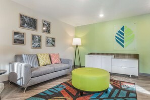Lobby - WoodSpring Suites Atlanta McDonough (McDonough)