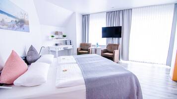 Grand Double Room | In-room safe, free WiFi, bed sheets