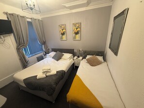 Quarto triplo | Roupas de cama premium, individualmente decorados