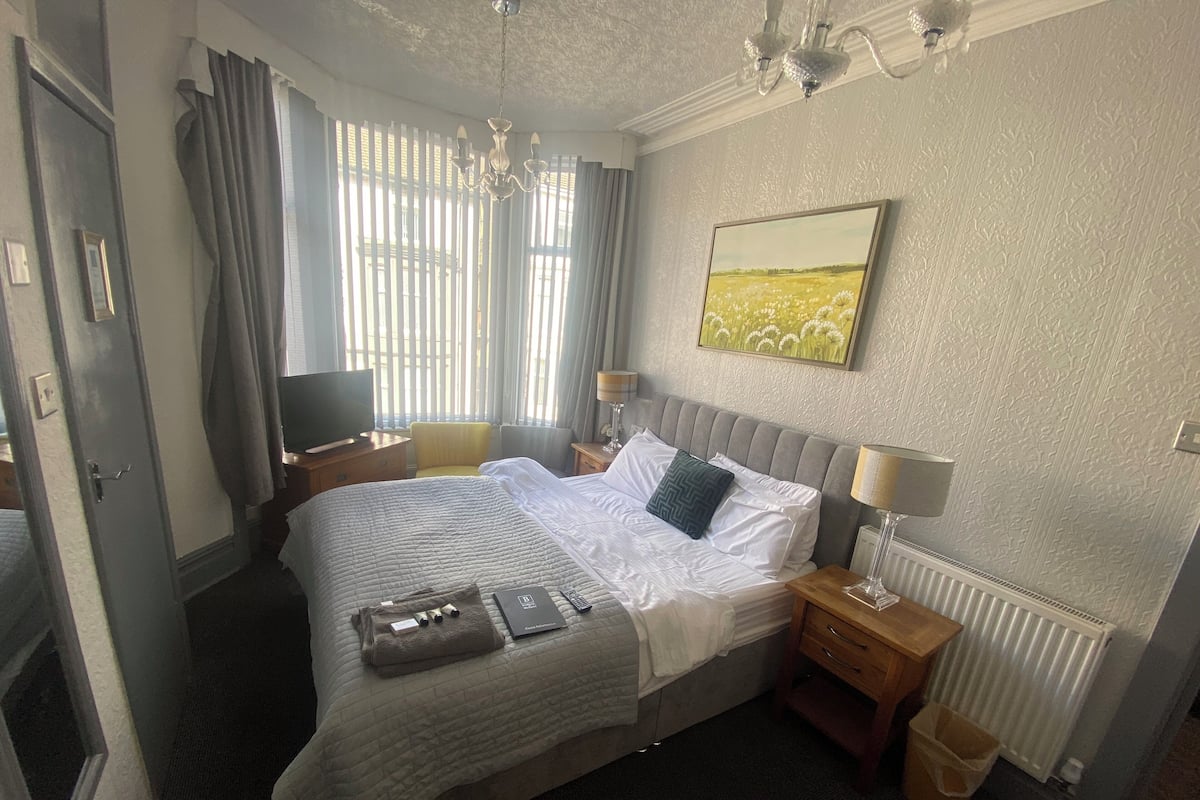 Quarto casal (Clubroom) | Roupas de cama premium, individualmente decorados