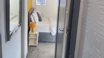 Chambre Standard double | Literie de qualité, décor unique, ameublement unique