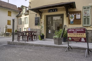 Front of property - Hotel Pascal (Allos)
