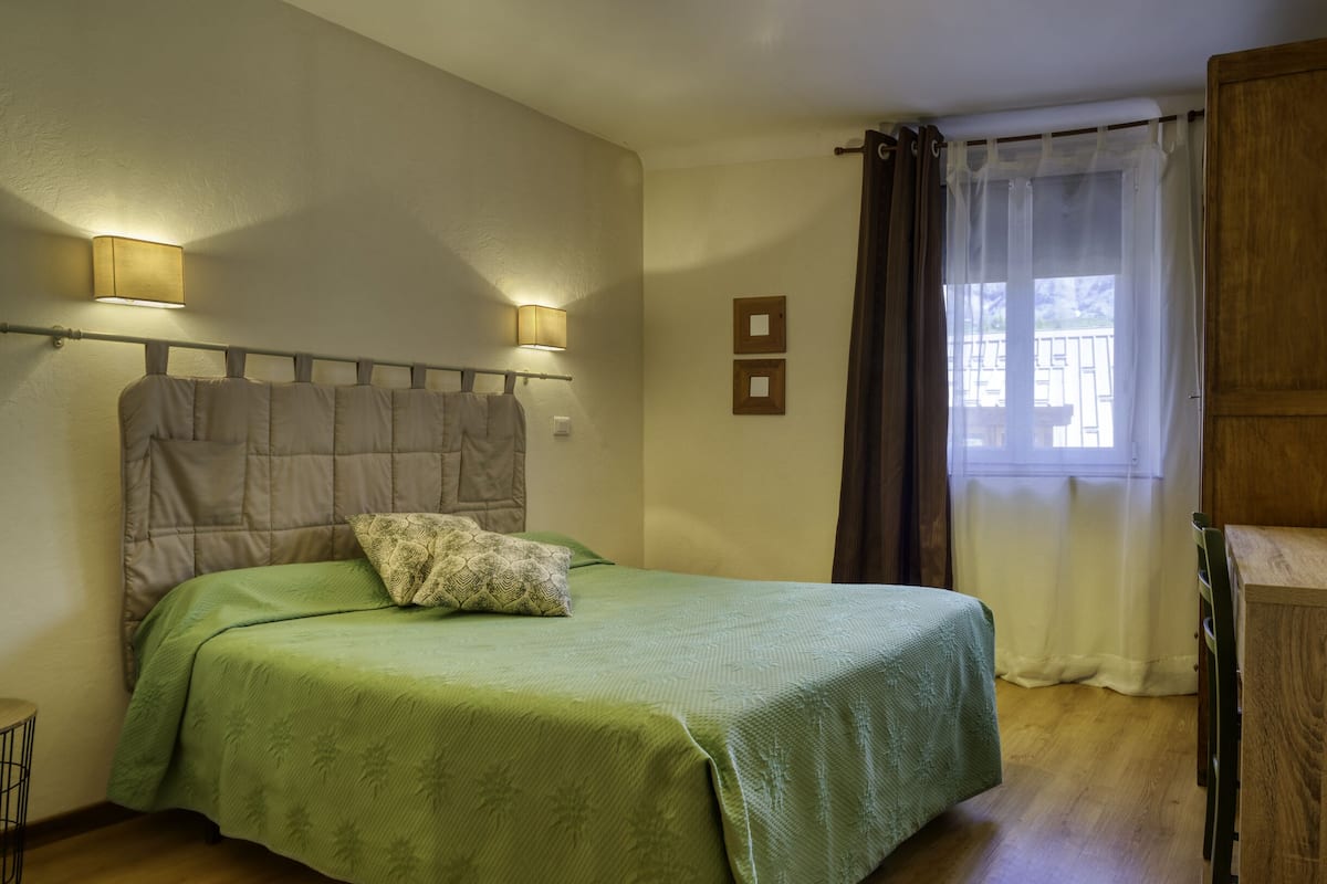 Double Room (14/20 -  Douche, WC) | Individually decorated, individually furnished, bed sheets
