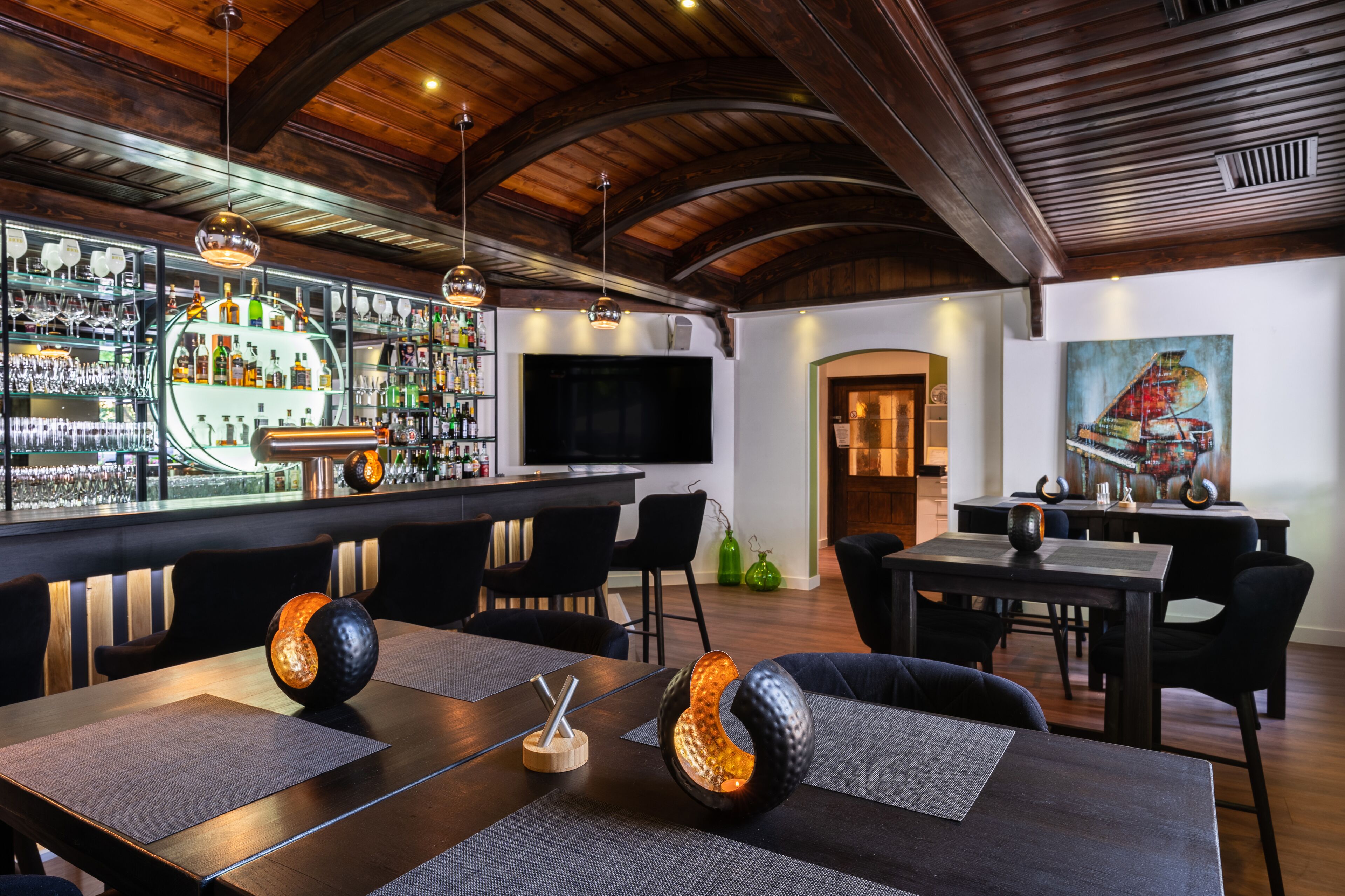 供應午餐和晚餐，德國料理