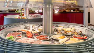 Frühstücksbuffet am Wochenende gegen Gebühr