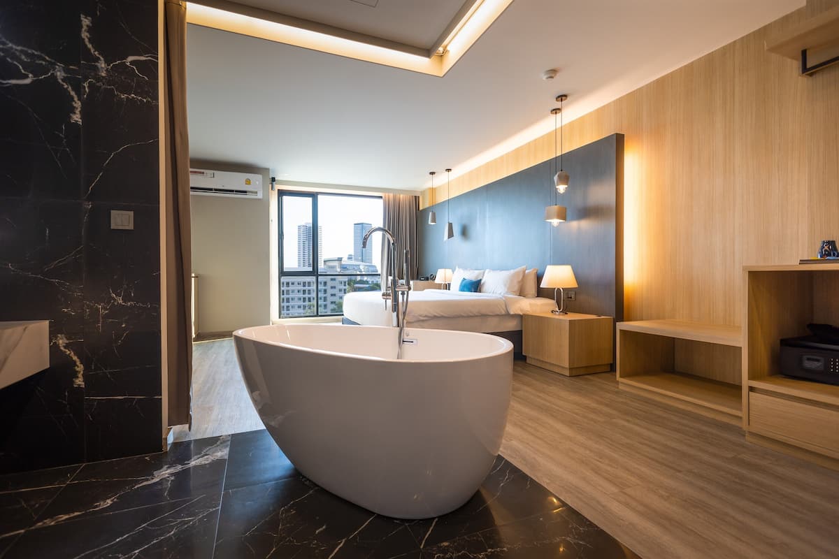 King Suites | Hochwertige Bettwaren, Minibar, Zimmersafe, Schreibtisch