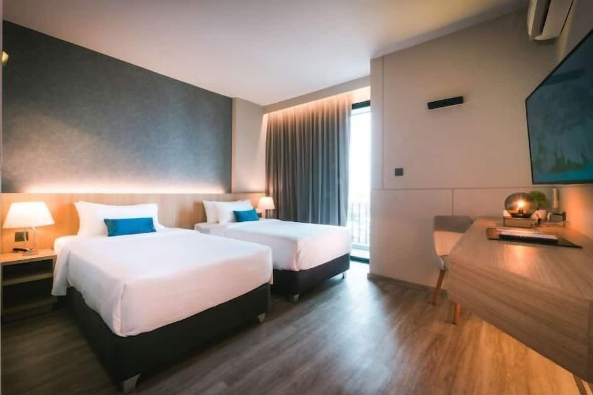 Hochwertige Bettwaren, Minibar, Zimmersafe, Schreibtisch