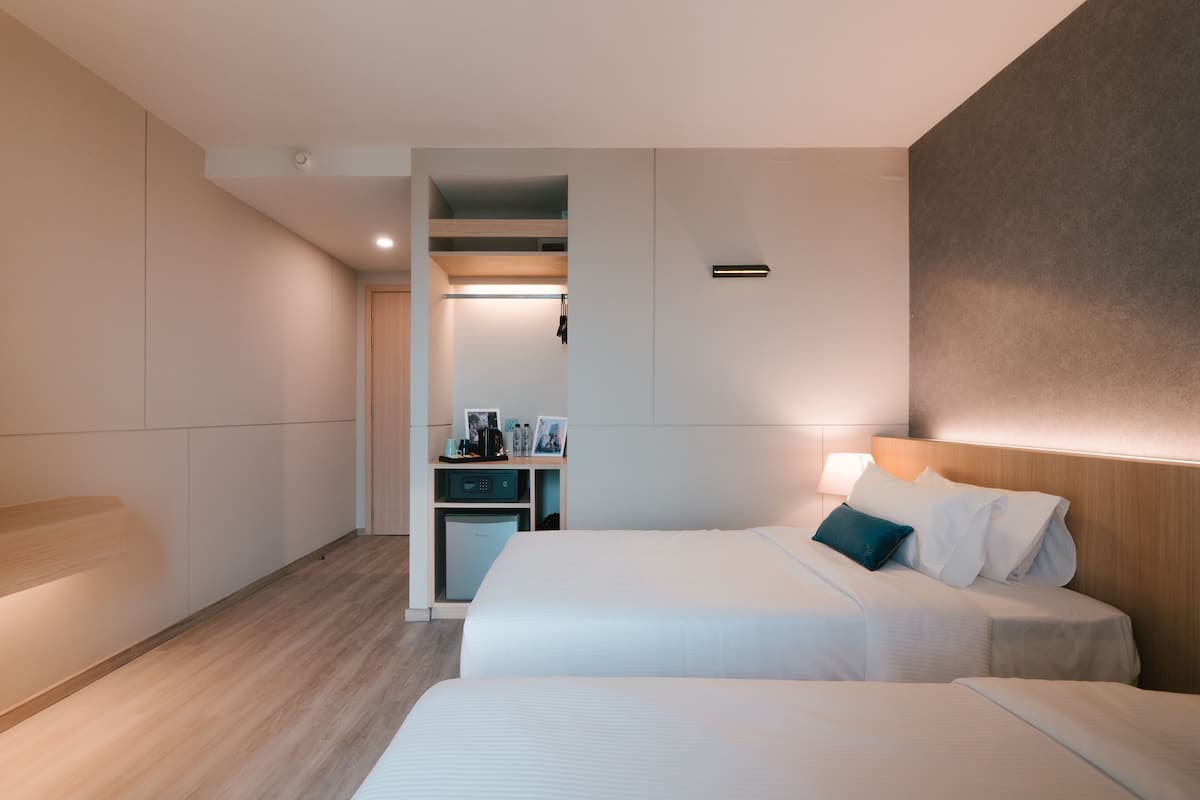 Deluxe-Zimmer, 2 Einzelbetten | Hochwertige Bettwaren, Minibar, Zimmersafe, Schreibtisch