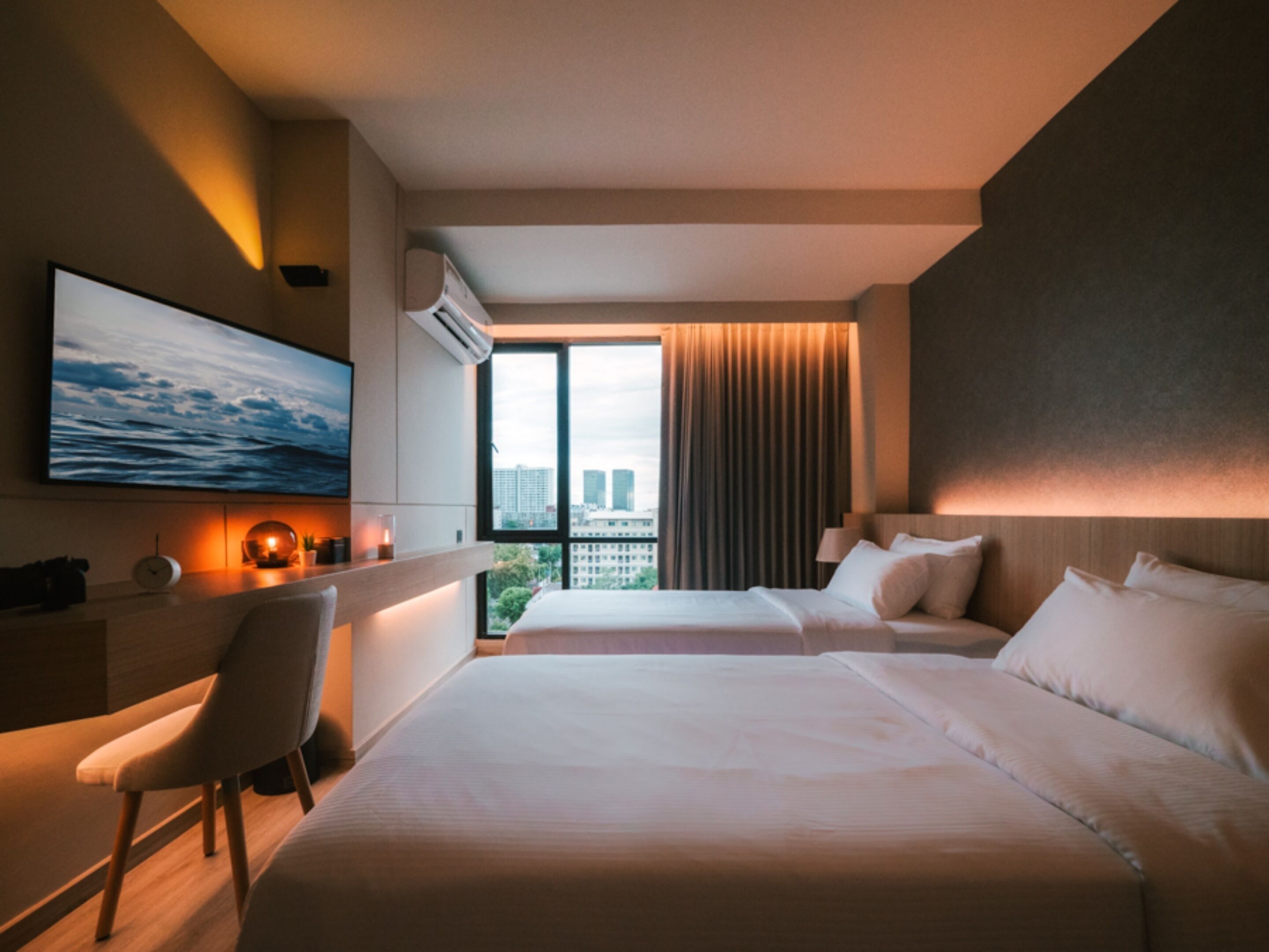 Ropa de cama de alta calidad y minibar 