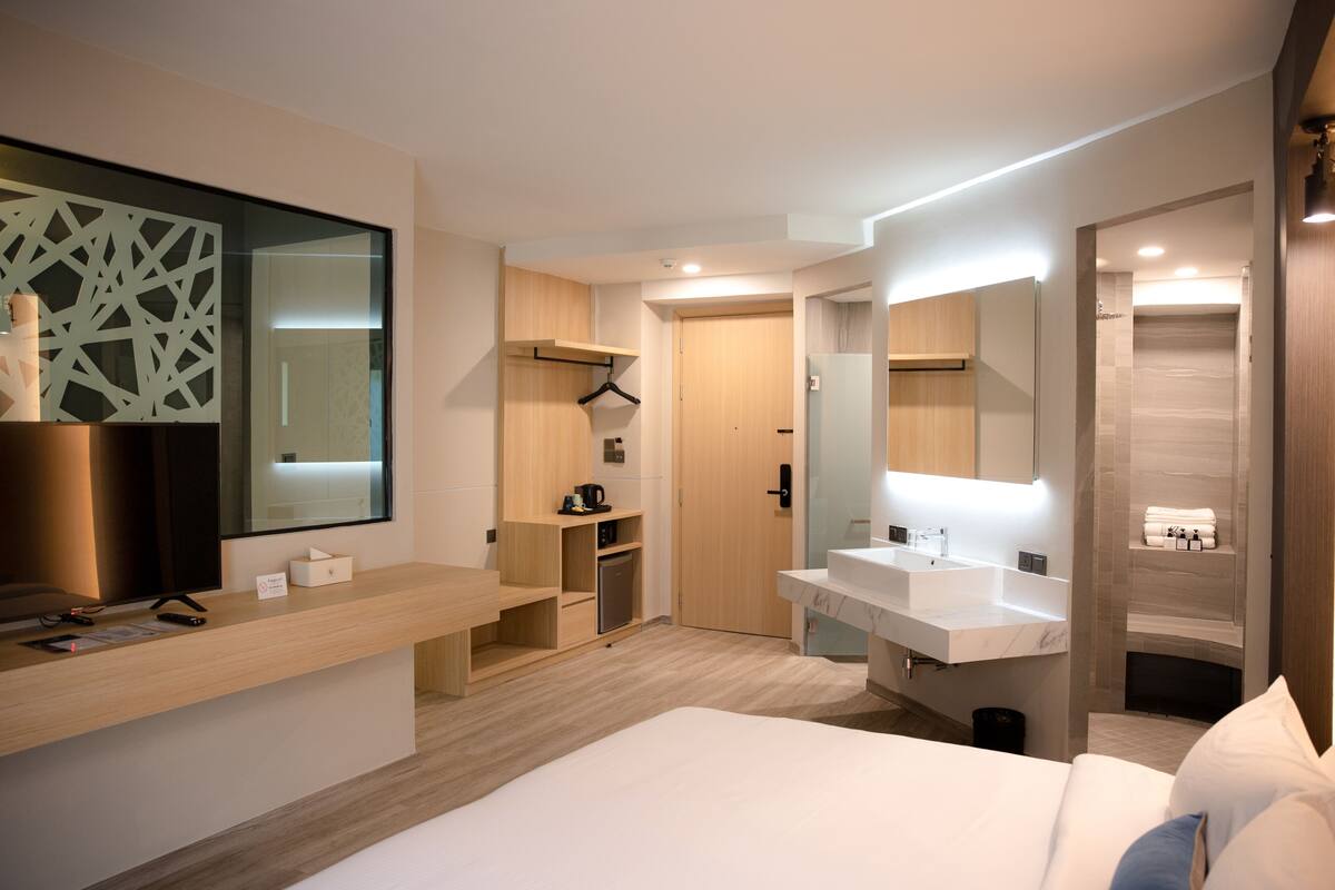 Honeymoon Room | 고급 침구, 미니바, 객실 내 금고, 책상