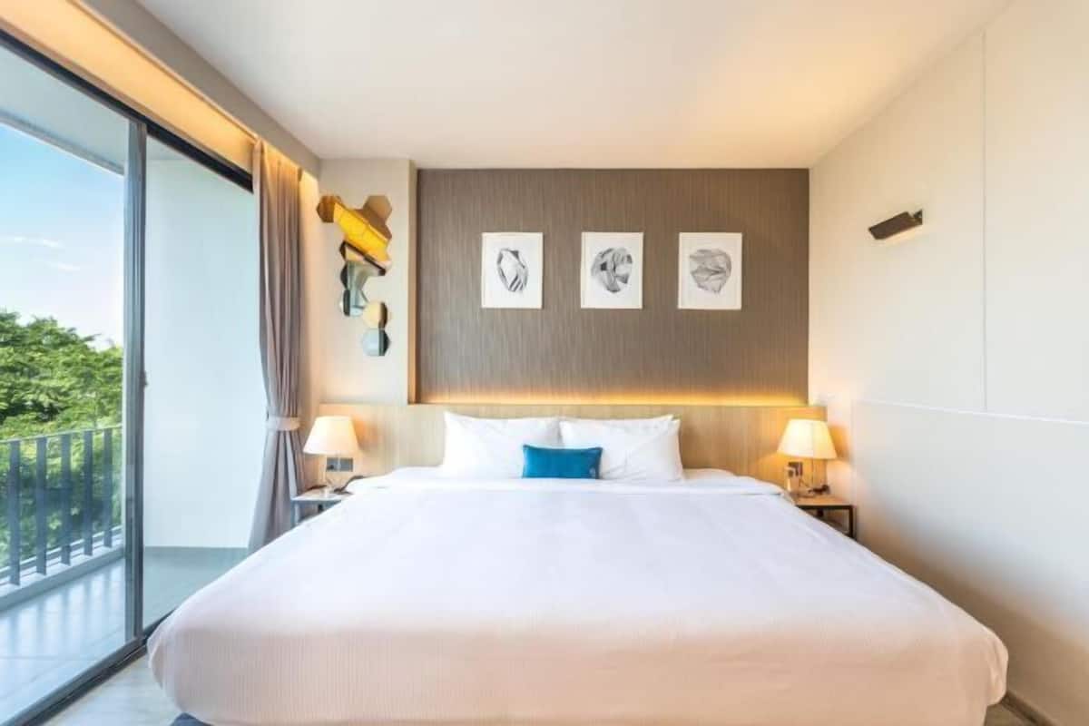 Hochwertige Bettwaren, Minibar, Zimmersafe, Schreibtisch