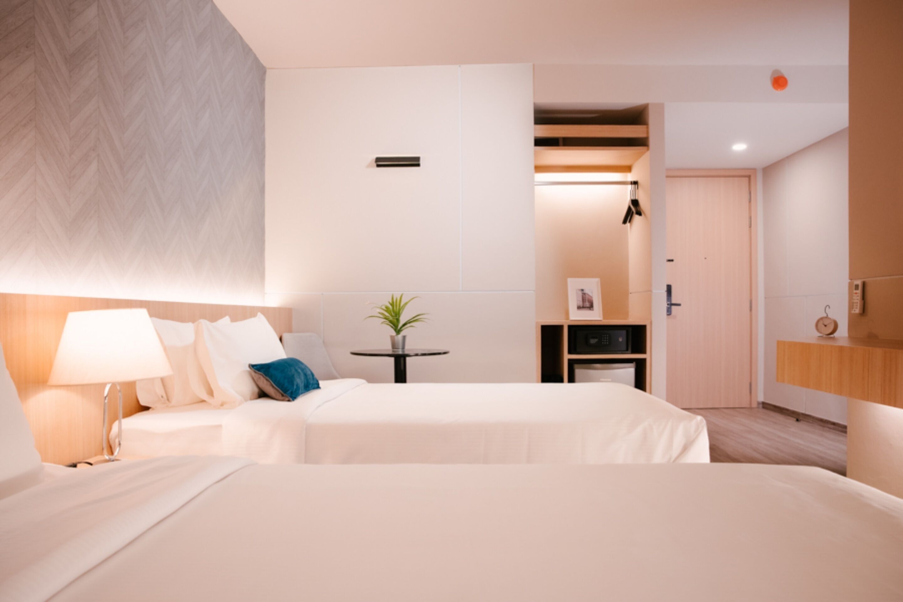 Ropa de cama de alta calidad y minibar 