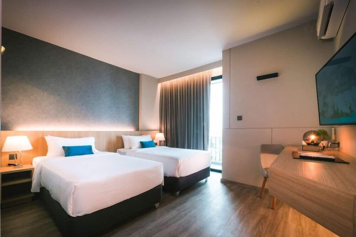 Premium bedding, minibar, in-room safe, desk