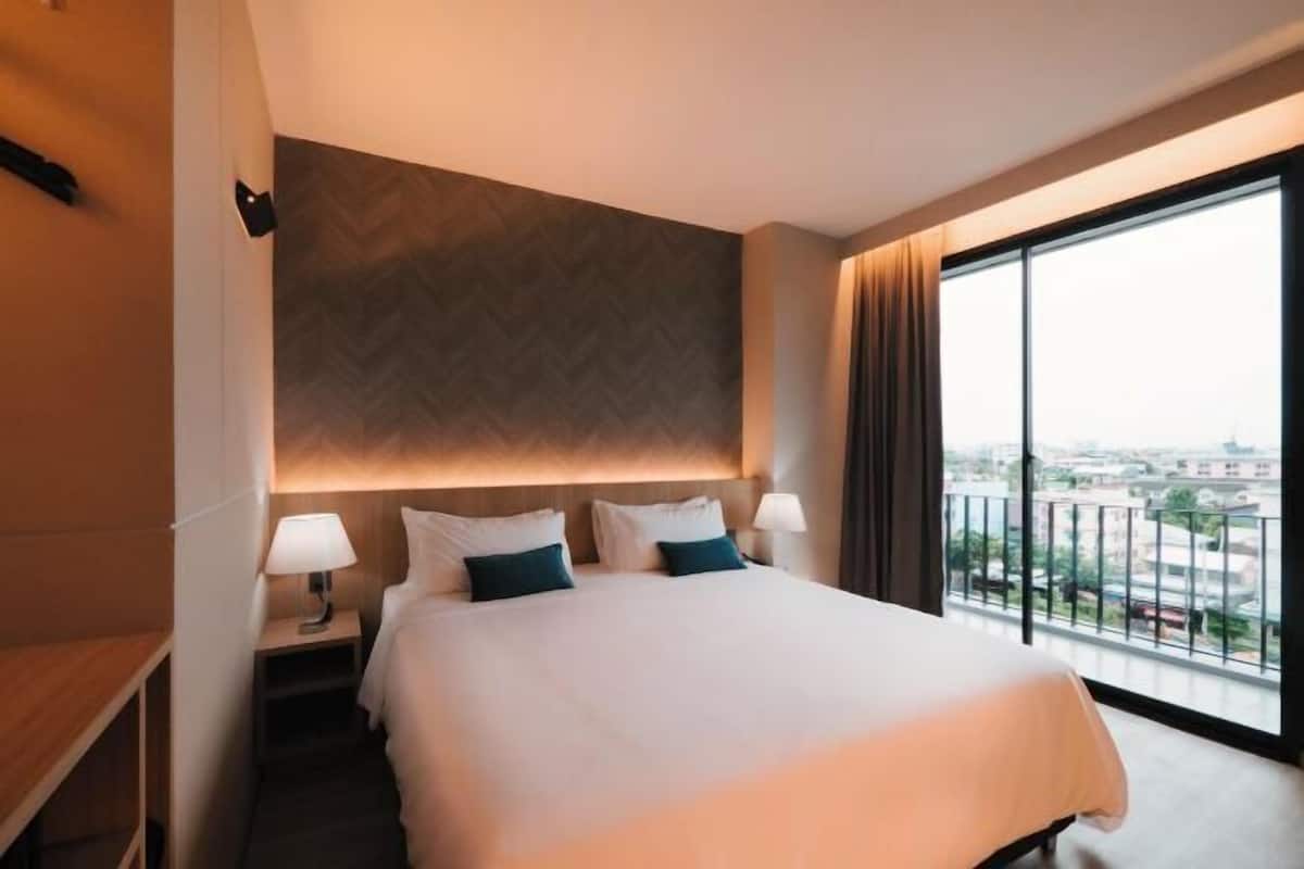 Hochwertige Bettwaren, Minibar, Zimmersafe, Schreibtisch