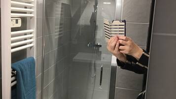 Kamer (Black Japan) | Badkamer met douche