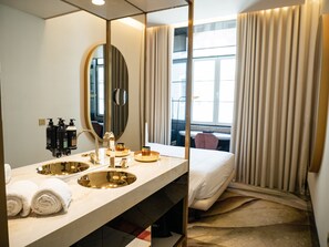 Bathroom sink - Madalena by The Beautique Hotels (Lisbon)