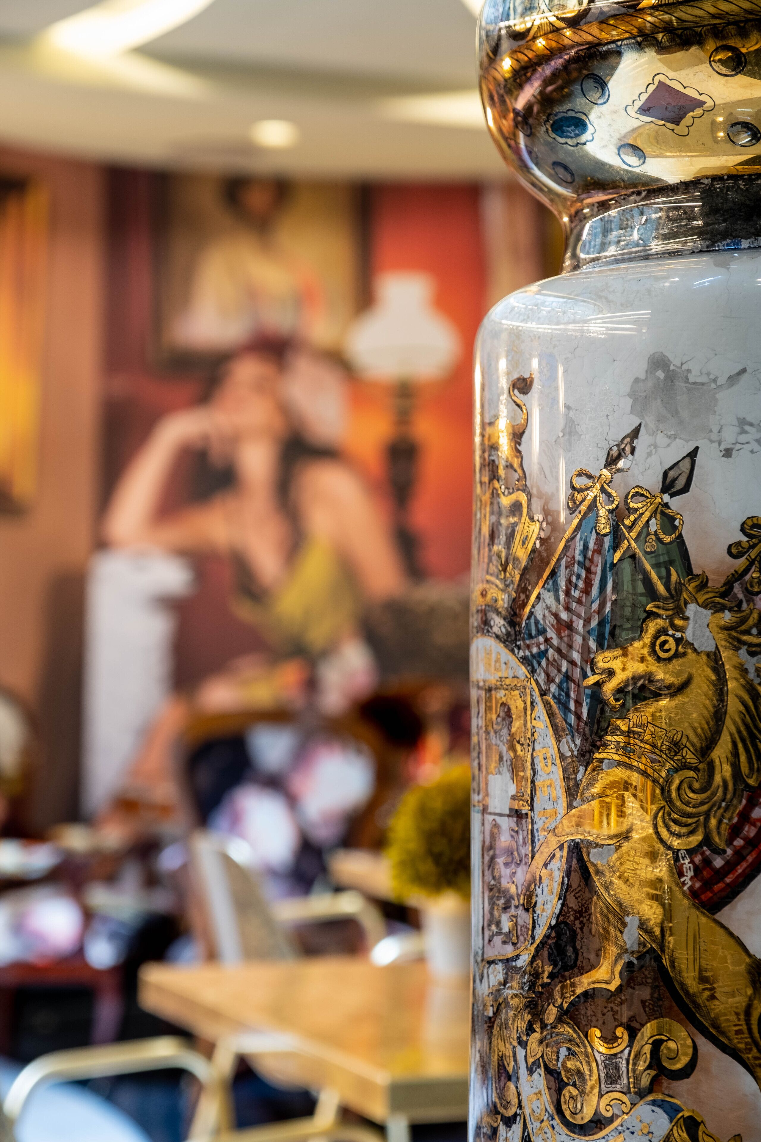 breakfast, lunch and dinner served