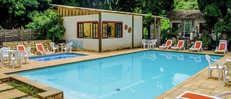 حمّام سباحة خارجي