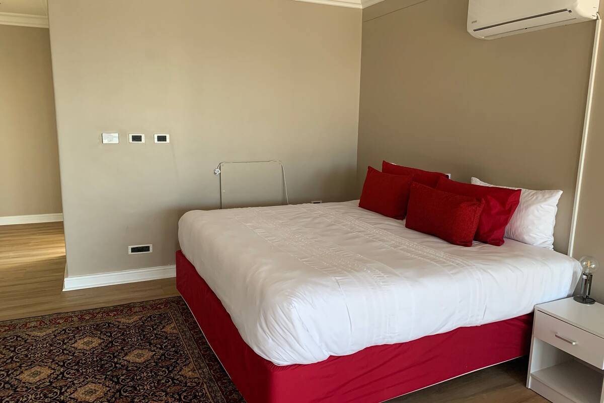 In-room safe, free WiFi, bed sheets