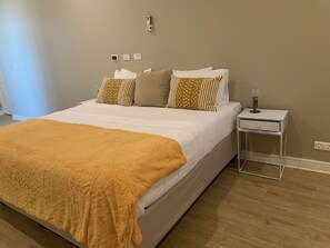 In-room safe, free WiFi, bed sheets