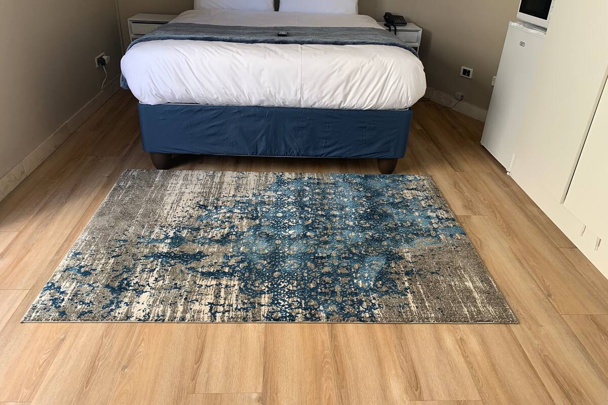 In-room safe, free WiFi, bed sheets