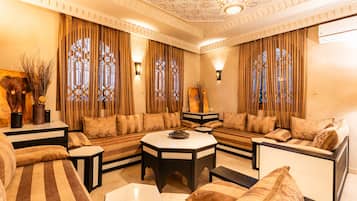 Breakfast, lunch and dinner served