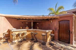 100-cm flat-screen TV with satellite channels, TV - Riad Ushuaia la Villa - Centre Marrakech (Marrakech)
