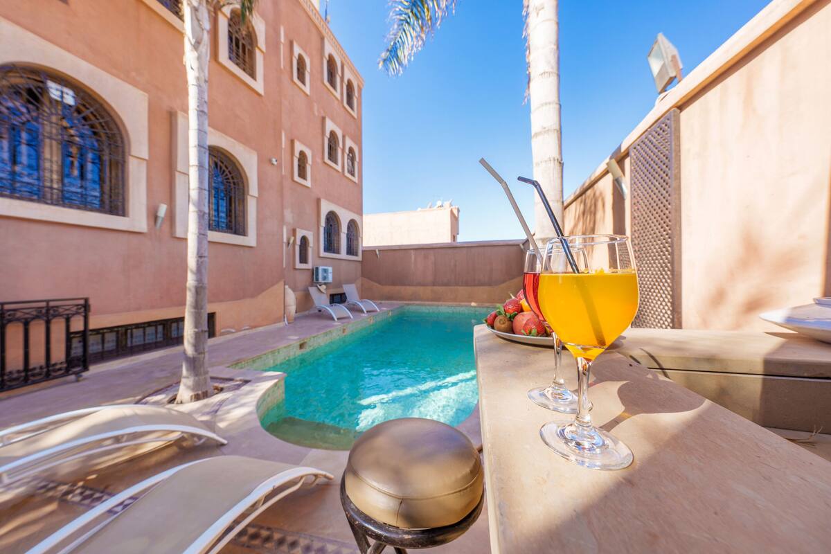 Villa – deluxe, terrasse, bassengutsikt | Sengetøy av topp kvalitet, minibar, safe på rommet og skrivebord