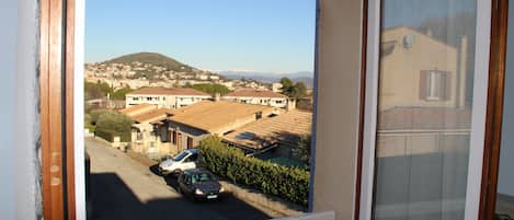 Chambre Double, 1 lit double, réfrigérateur, vue colline | Vue sur la colline