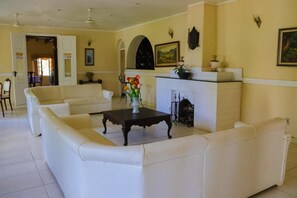 Unclassified image, 4 of 65, button