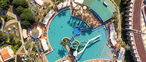 Indoor pool, seasonal outdoor pool, pool loungers