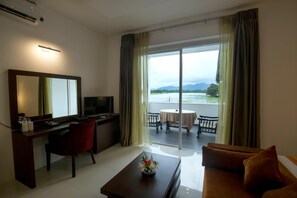 Flat-screen TV - Lavendish Wild Safari Resort (Maraka)