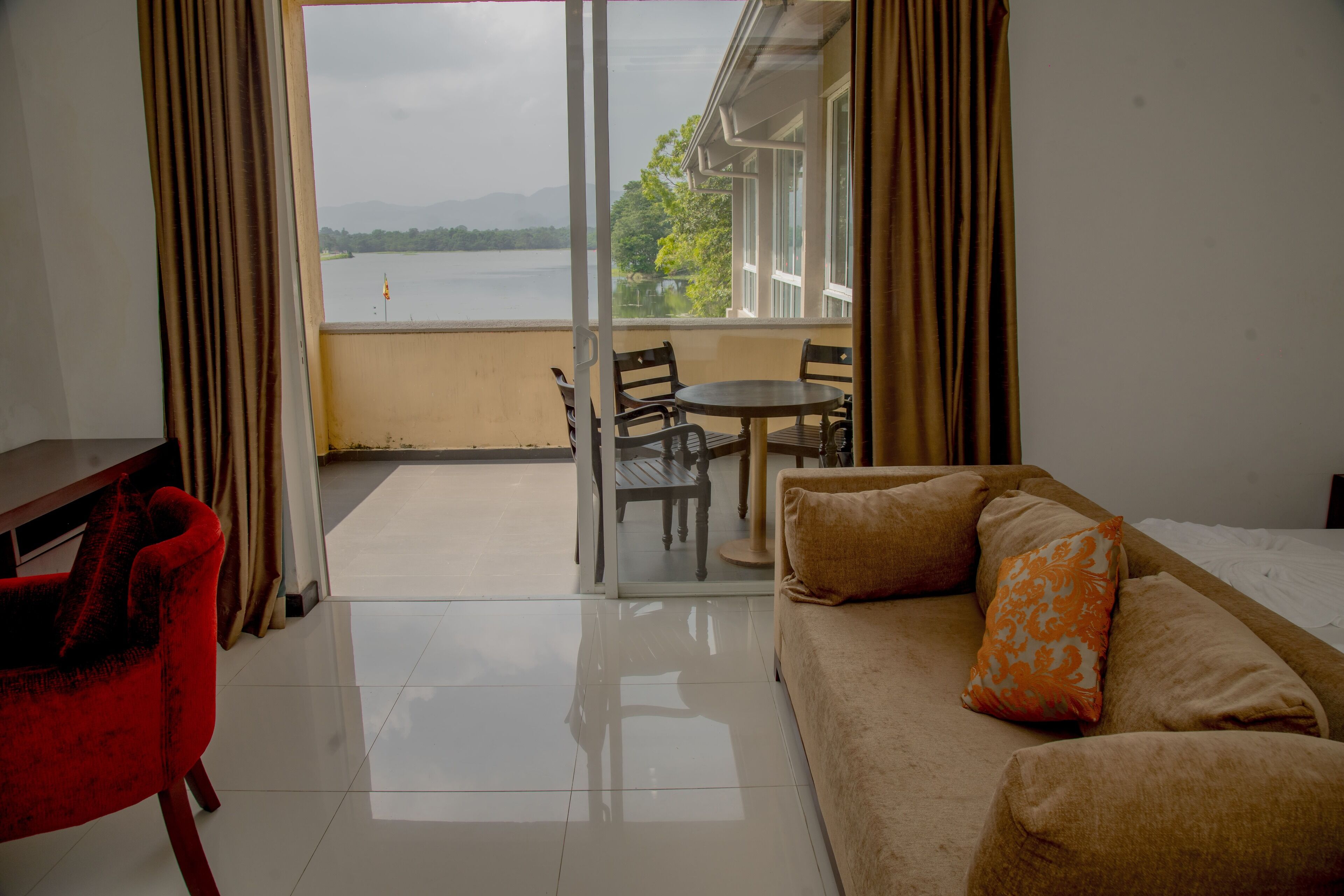 Superior Studio Suite | Desk, soundproofing, iron/ironing board, free WiFi