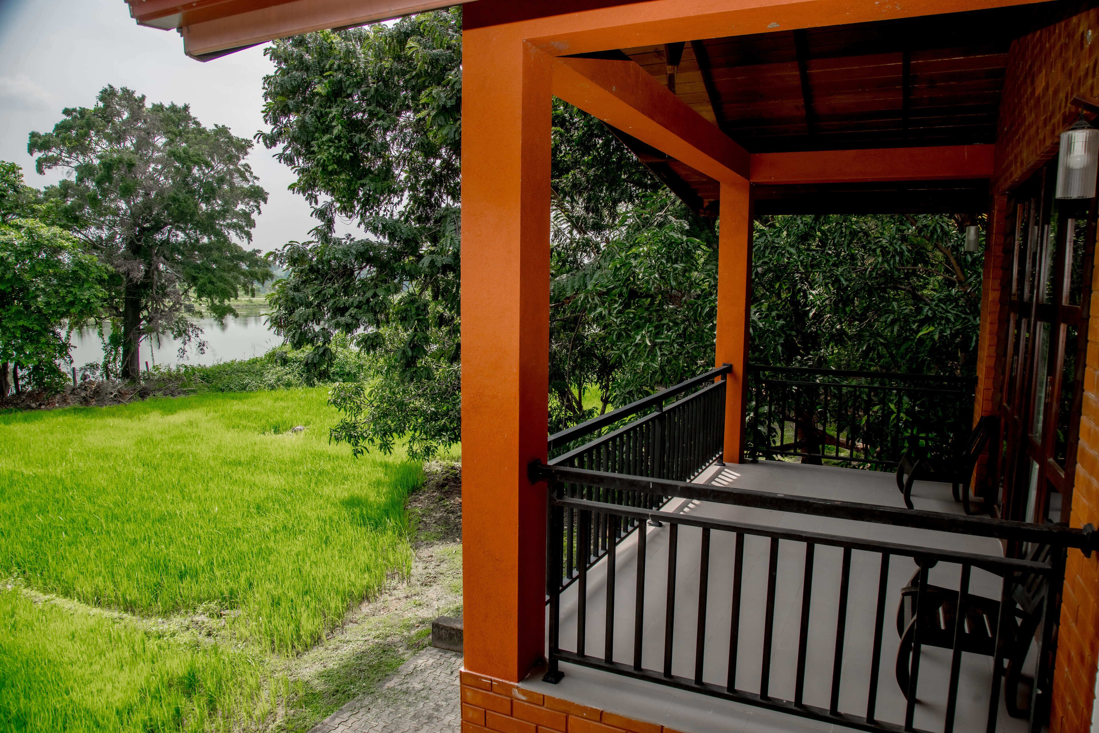 Desk, soundproofing, iron/ironing board, free WiFi