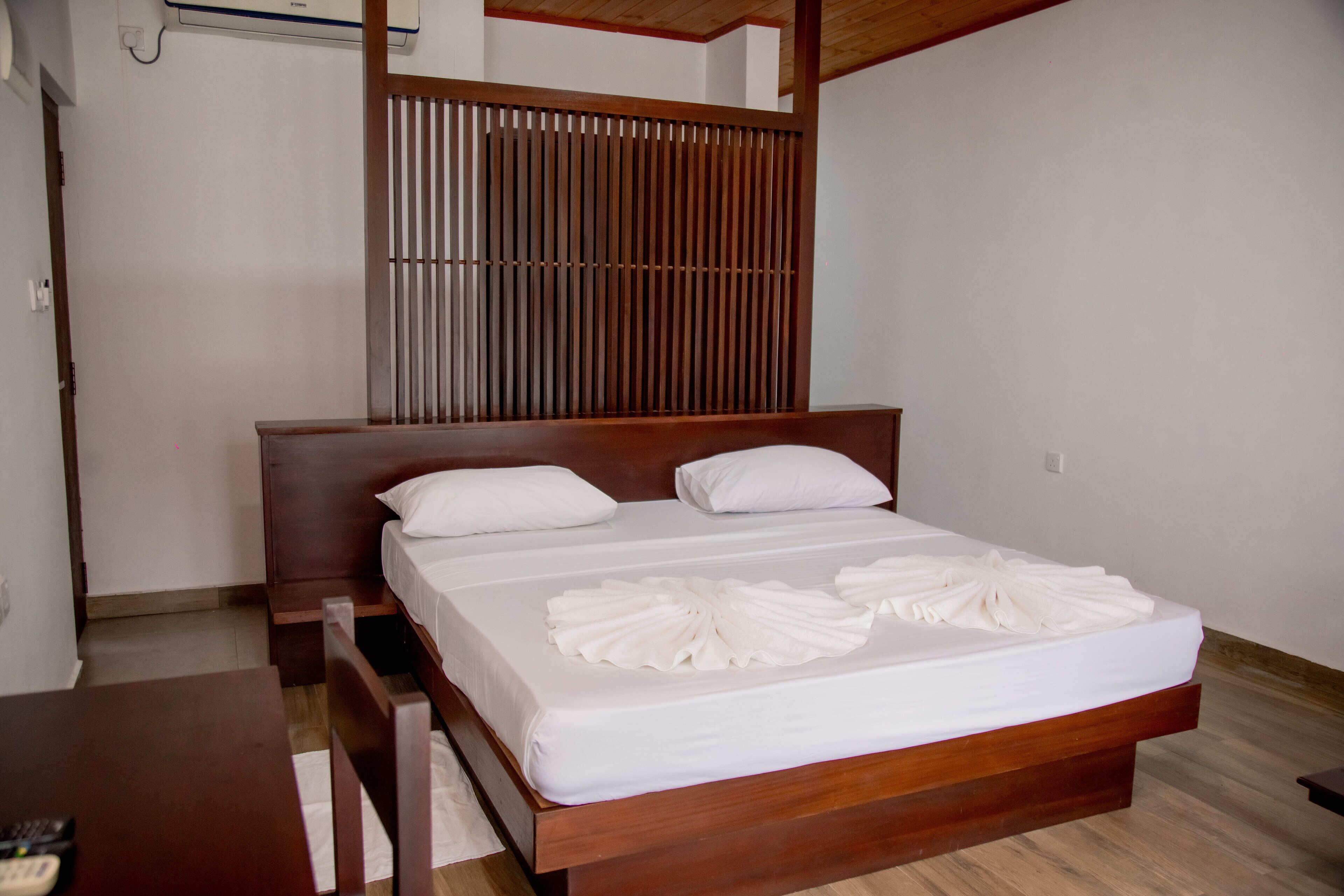 Standard Double Room | Meja, kalis bunyi, seterika/papan seterika, Wi-fi percuma 