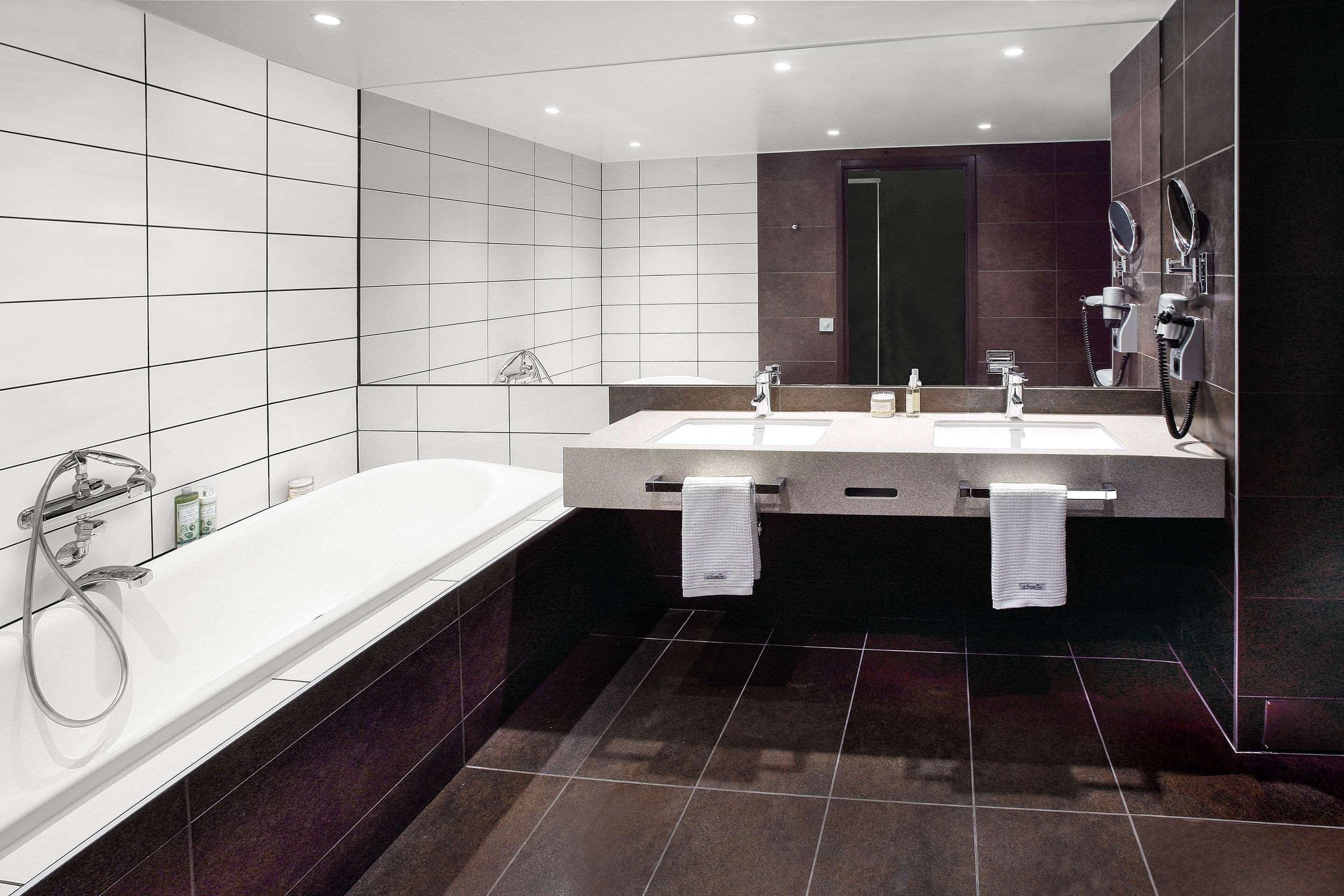 shower, rainfall showerhead, free toiletries, hair dryer