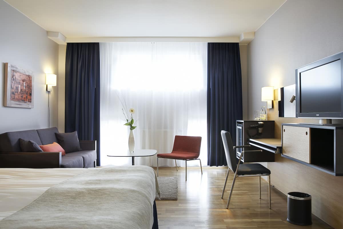 standard room, 1 king bed with sofa bed, non smoking | in-room safe, blackout curtains, soundproofing, iron/ironing board