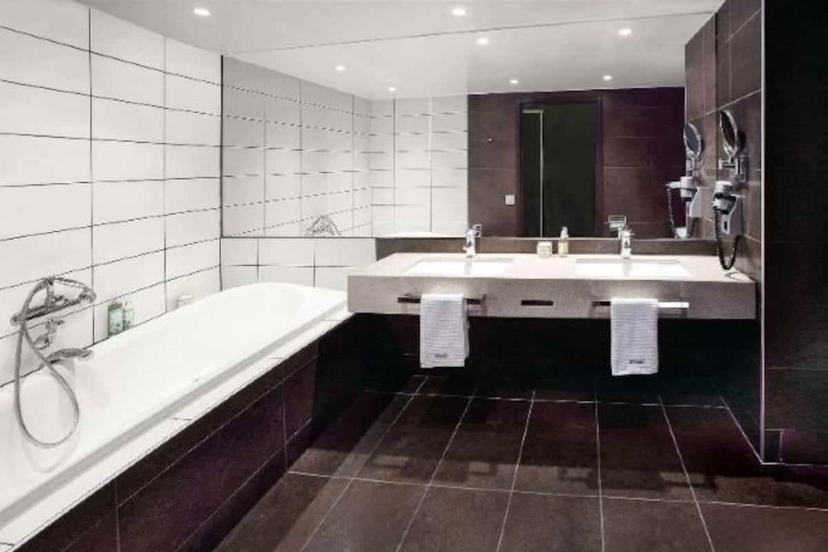 Bathroom | Shower, rainfall showerhead, free toiletries, hair dryer