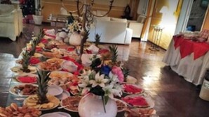 朝食 (ビュッフェ)、毎日提供 (無料)
