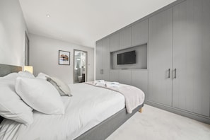 Signature Apartment, 2 Bedrooms | 2 bedrooms, soundproofing, iron/ironing board, free WiFi - 2 Bed Lux Apartments near Central London FREE WIFI by City Stay Aparts London (London)