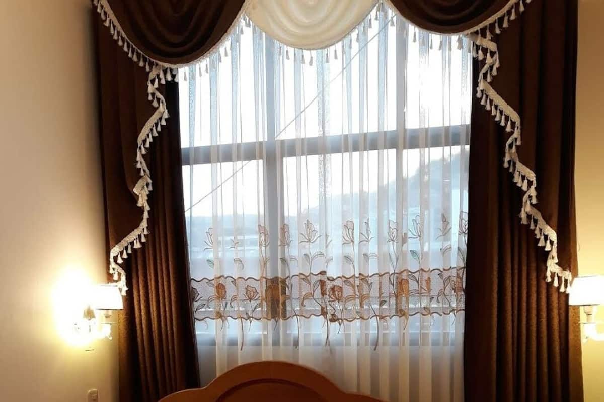 Economy Single Room, 1 Twin Bed, Shared Bathroom | In-room safe, individually furnished, desk, laptop workspace