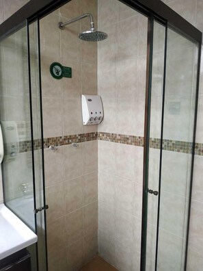 Ducha del cuarto de baño