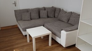 Habitación triple, baño privado | Escritorio, cortinas opacas, wifi gratis y ropa de cama
