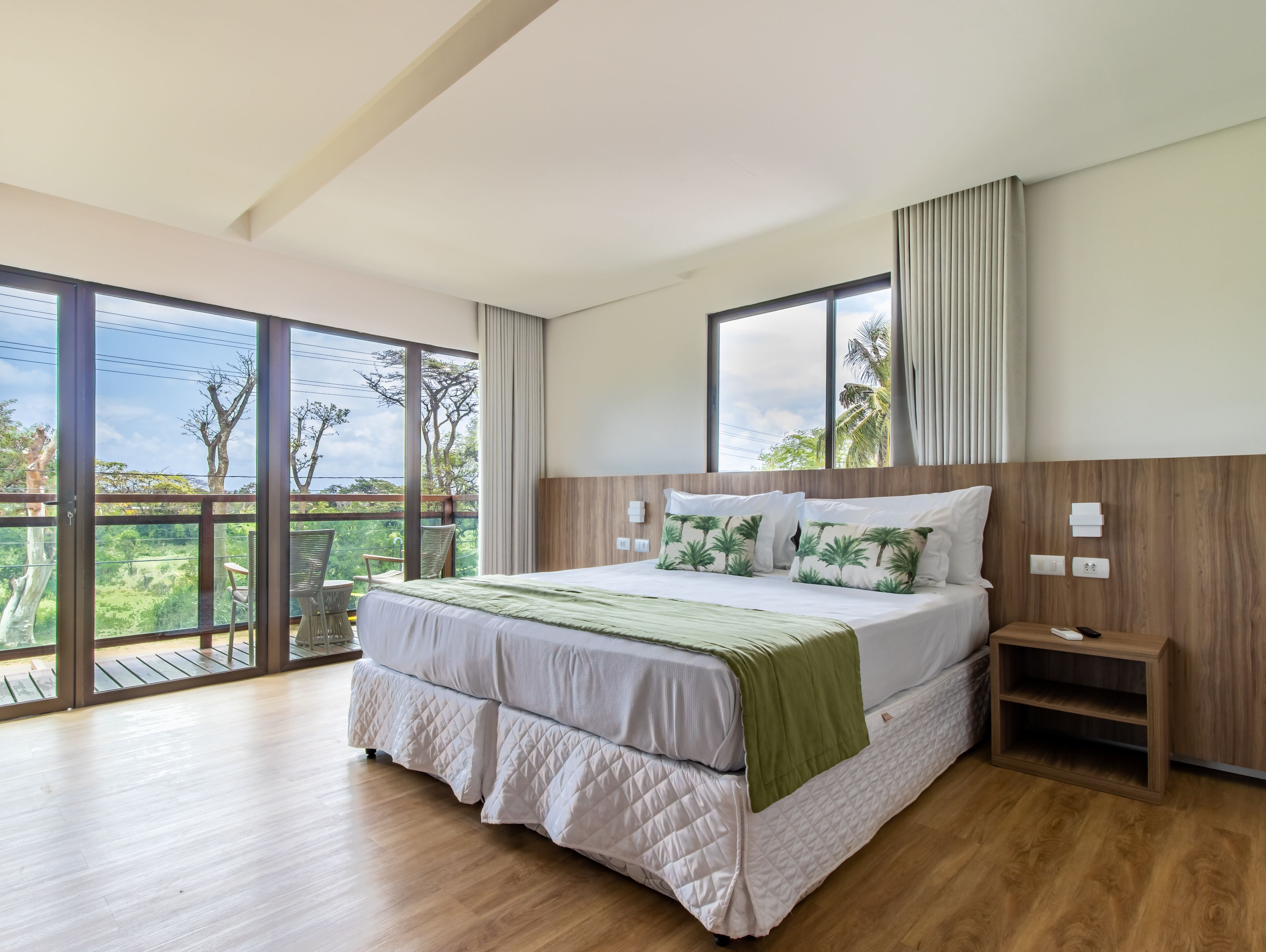 Quarto luxo (Single ou Duplo) | Frigobar, cofres nos quartos, Wi-Fi de cortesia, roupa de cama